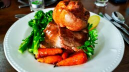 Sunday Roast in Hellesdon, Norwich - 5 Best Places for Sunday Roast in Norwich for Grandparents